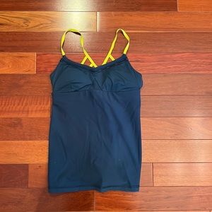 Lululemon workout tank.